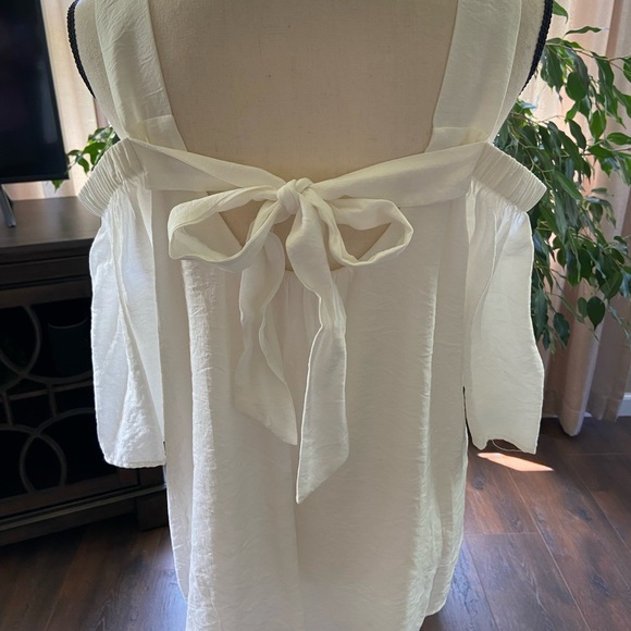 Cream Cold Shoulder Tie Back V Neck Blouse Size Medium - Picture 3 of 5